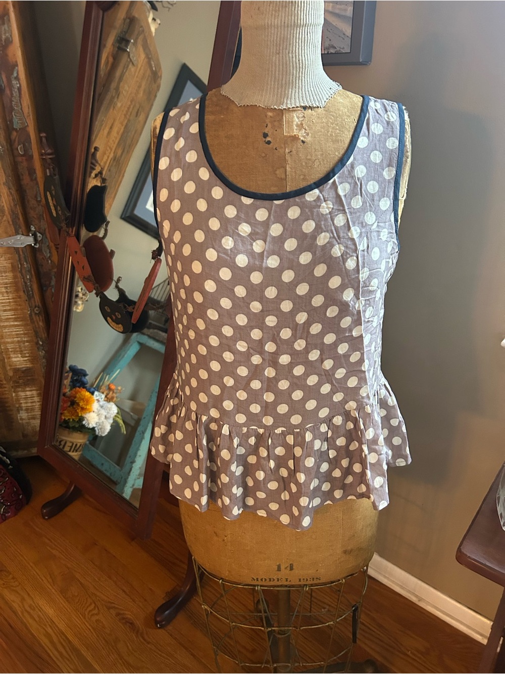 Comme Toi Purple With Cream Polka Dot SL Peplum Blouse | Size Medium